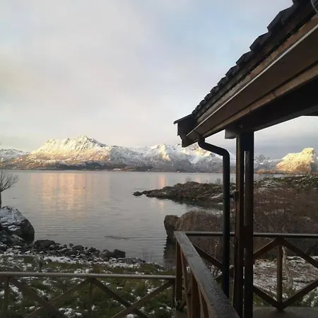 Off Grid By The Sea In Eidsfjorden Semesterbostad