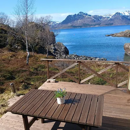Off Grid By The Sea In Eidsfjorden Halsen
