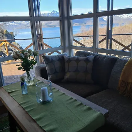 Off Grid By The Sea In Eidsfjorden Semesterbostad