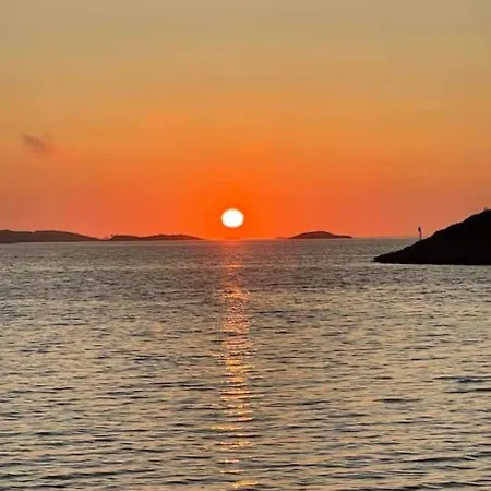 Off Grid By The Sea In Eidsfjorden Halsen