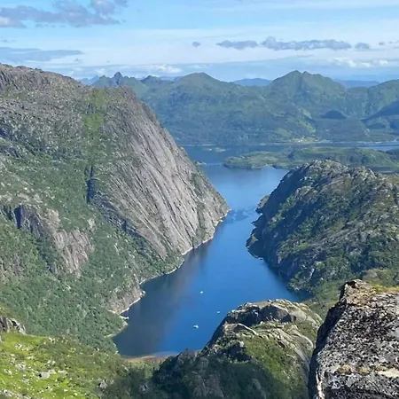 Off Grid By The Sea In Eidsfjorden Halsen