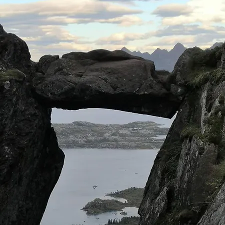 Semesterbostad Off Grid By The Sea In Eidsfjorden Halsen