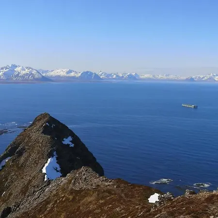 Off Grid By The Sea In Eidsfjorden Semesterbostad